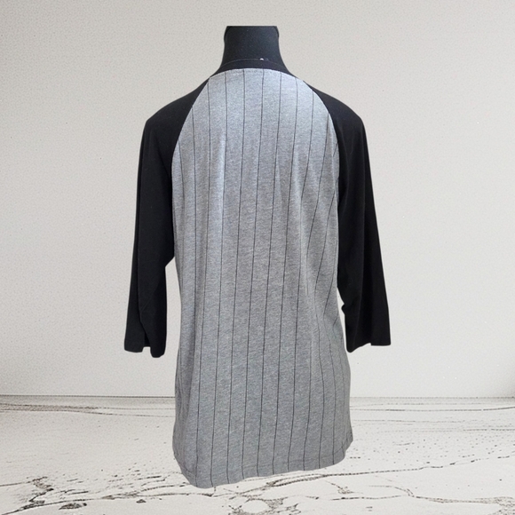 Garth Brooks World Tour Gray and Black Baseball Tee Size Med - Picture 4 of 6